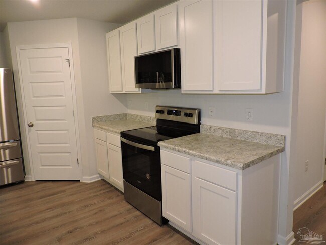 Building Photo - 5427 Peach Dr