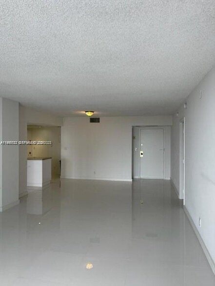 Building Photo - 3800 S Ocean Dr