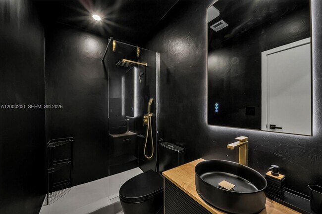 Building Photo - 1010 Placetas Ave