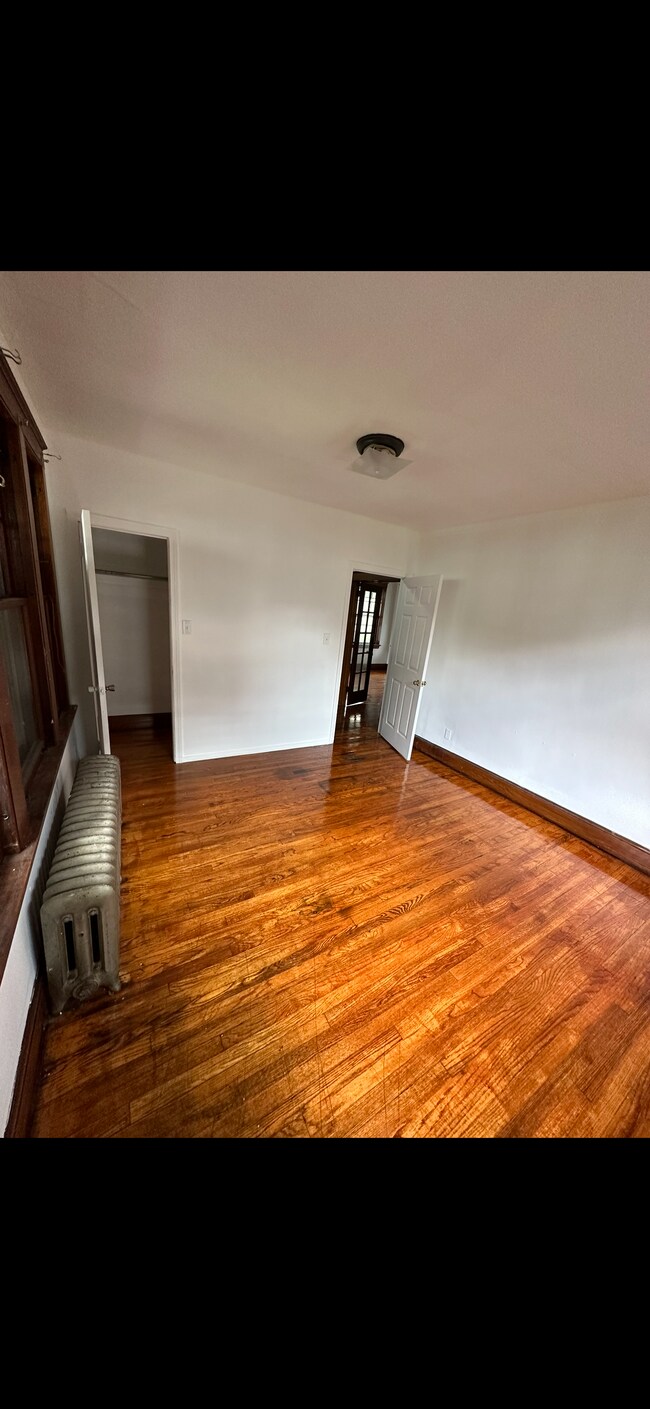 Building Photo - 62 Buell St