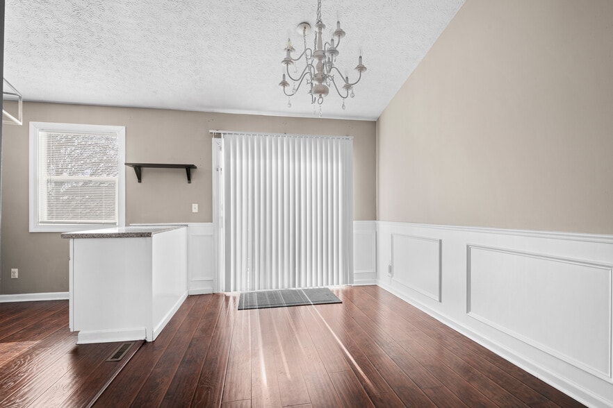 Building Photo - 6069 Northbend Dr