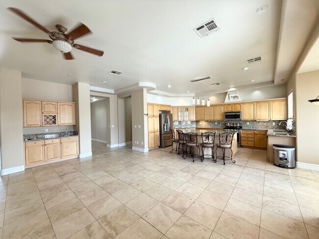 Building Photo - 5/BD 2.5/BA Spacious Home with Casita, RV ...