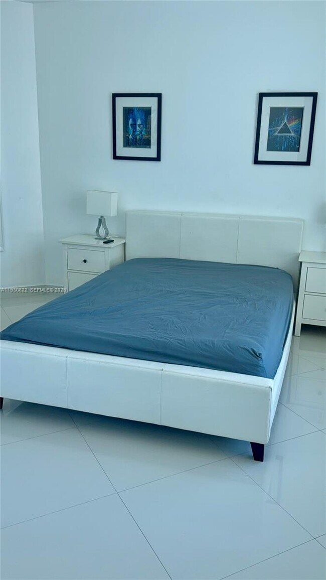 Building Photo - 350 S Miami Ave