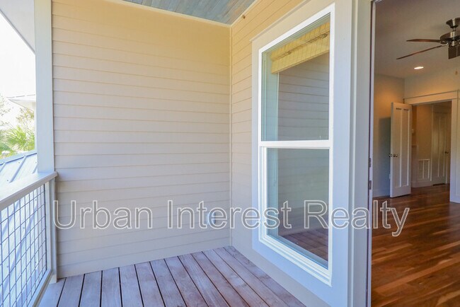 Building Photo - 15 Palm St