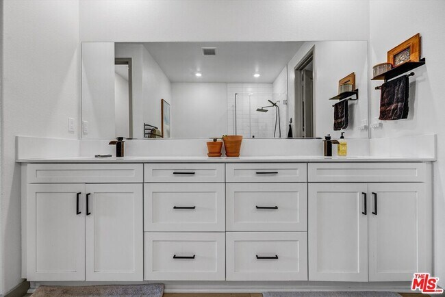 Building Photo - 27107 Celluloid Ct