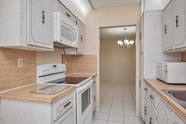 Building Photo - 14579 Canalview Dr