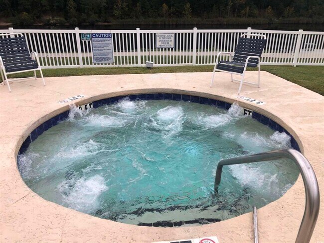 Building Photo - 628 Waterway Village Blvd