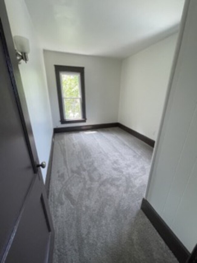 Building Photo - 308 Hess