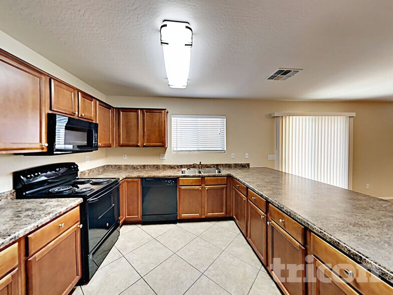 Building Photo - 45015 Bahia Dr