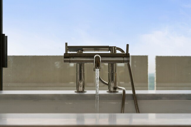 Building Photo - 2575 Peachtree Rd NE