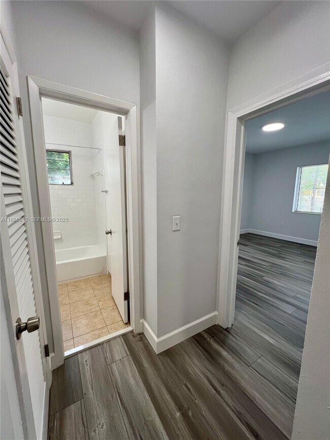 Building Photo - 962 NW 6th St