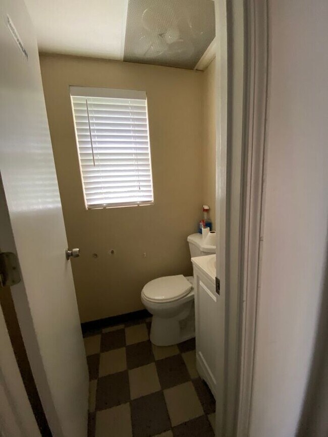 Building Photo - Across from Berkeley City Hall!