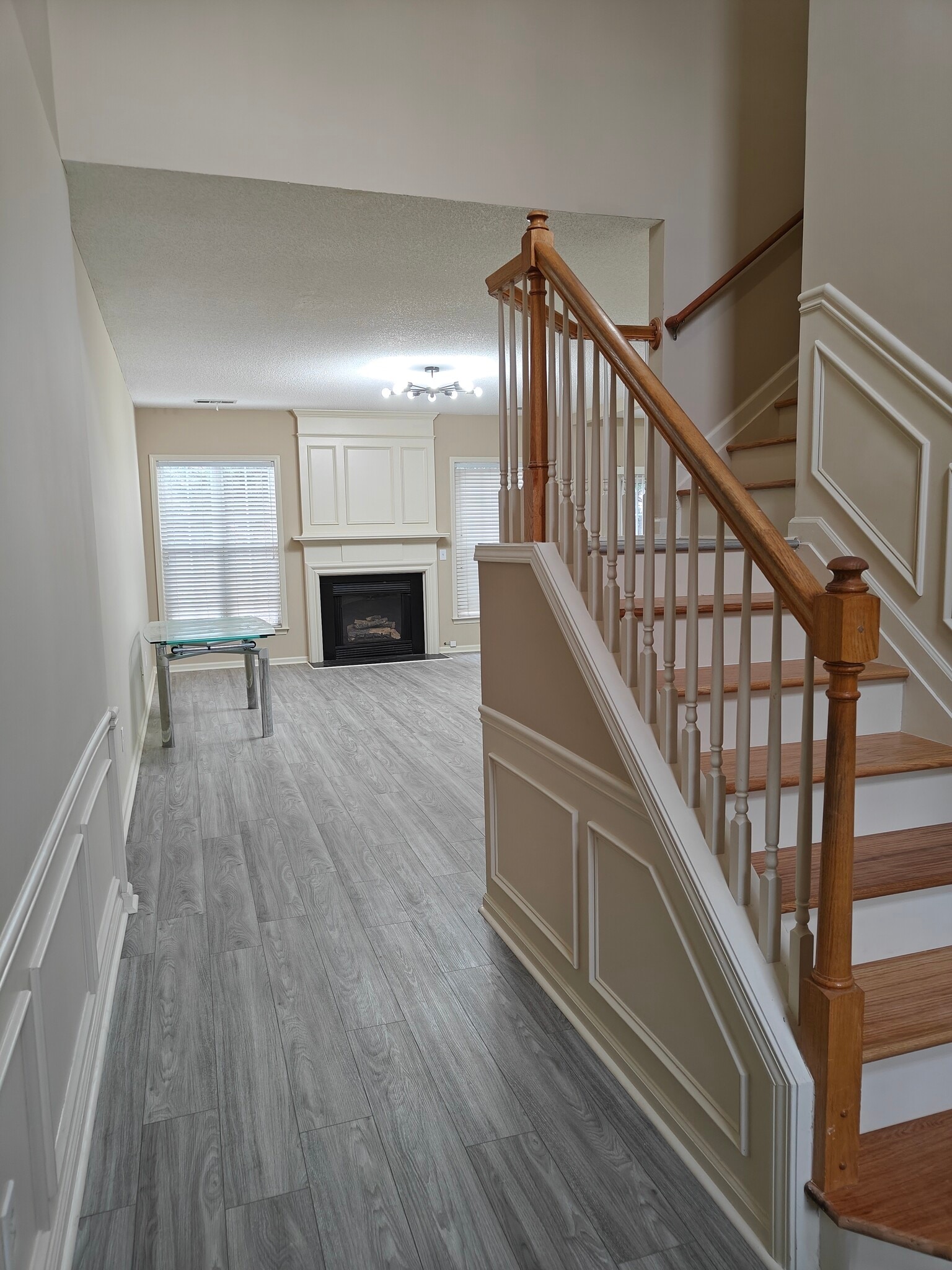 Foyer - 2401 Elkhorn Ter