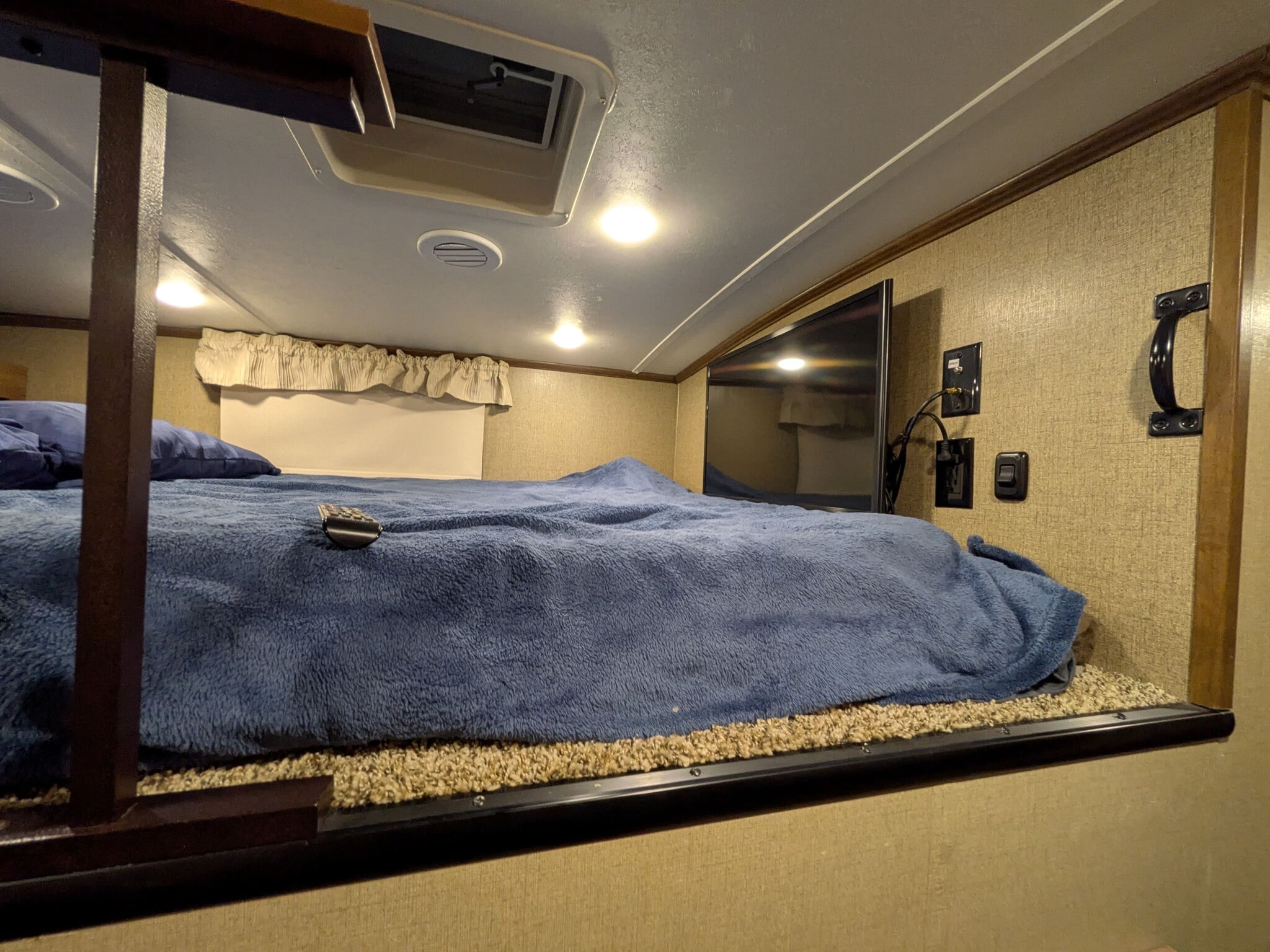 Building Photo - 1054 Cross Springs Ct