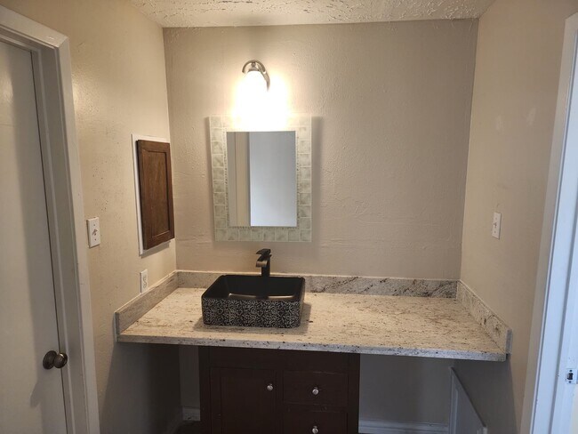 Building Photo - 715 Beechbend Dr