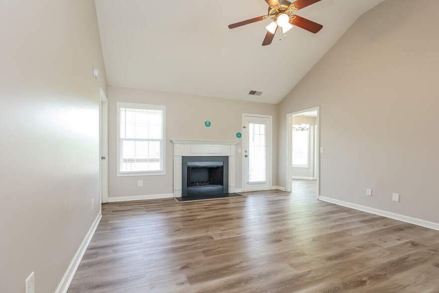 Building Photo - 104 Elway Ct