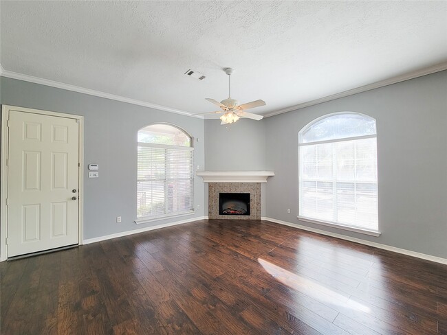 Building Photo - 12755 Mill Ridge Dr