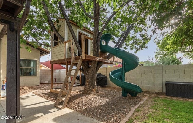 Building Photo - 5408 E Kelton Ln