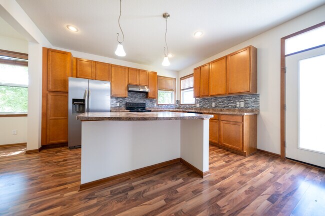 Building Photo - 1814 Spring Creek Dr