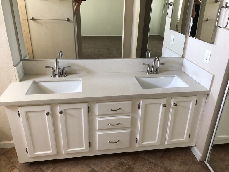 Master Bathroom - 29093 River Run Ln