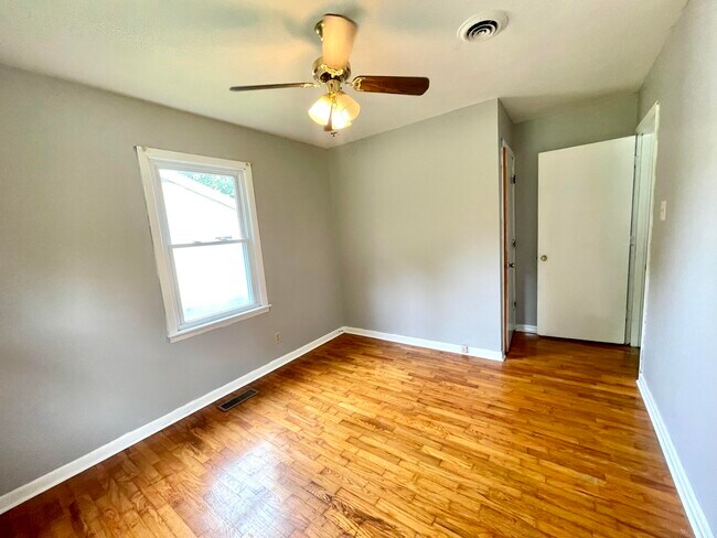 Building Photo - 114 Pardue Ln