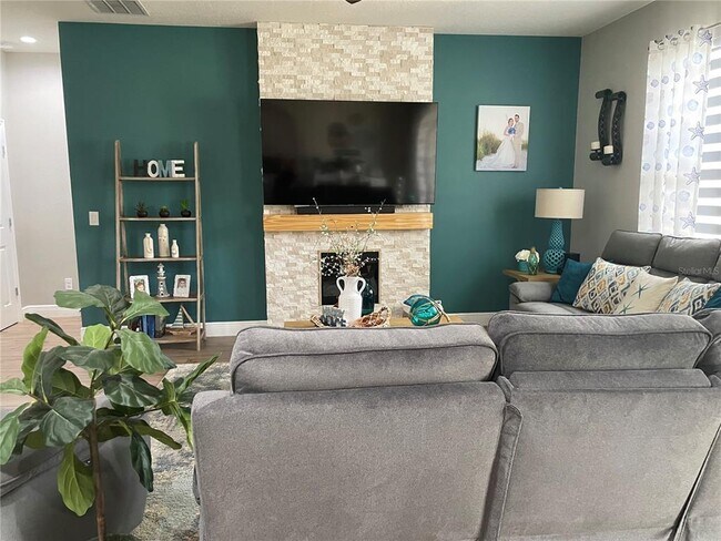 Building Photo - 8835 Hinsdale Heights Dr