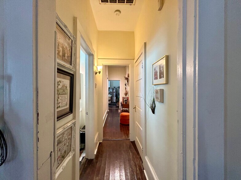 Building Photo - 4139 Iberville St