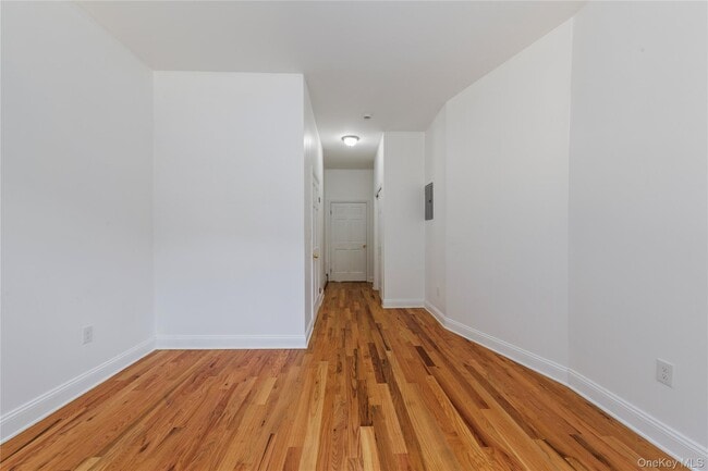 Building Photo - 1587 Lincoln Pl