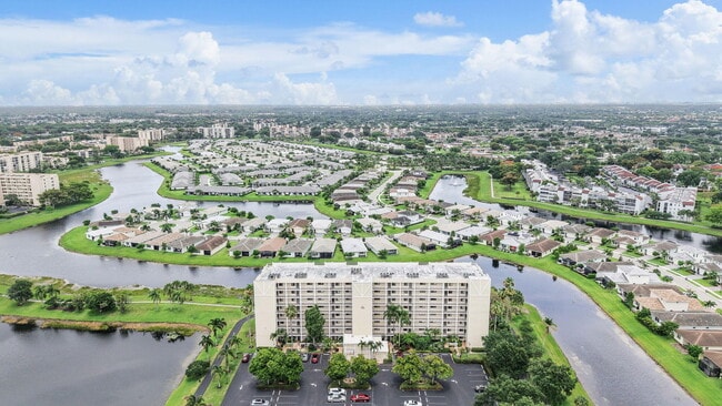 Building Photo - 7260 Kinghurst Dr