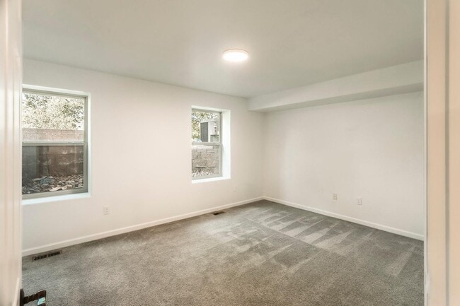 Building Photo - 94 Castle Ridge Dr