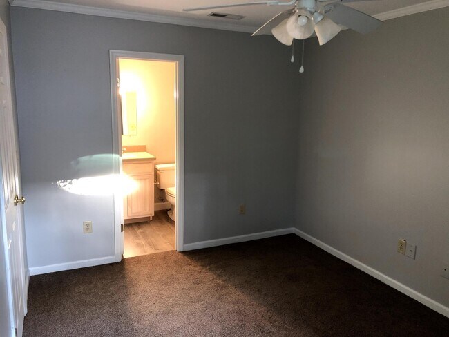 Building Photo - 337 W Coleman Blvd