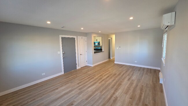 Building Photo - 8023 W Churchill Ave