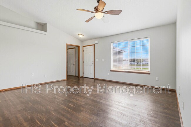 Building Photo - 5520 Leon Ct