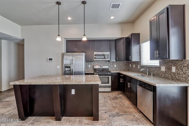 Building Photo - 3852 Loma Cortez Dr