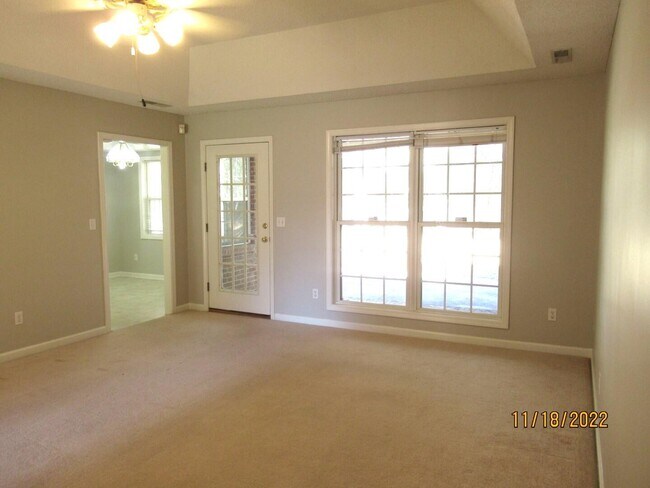 Building Photo - 3840 Oleander Dr