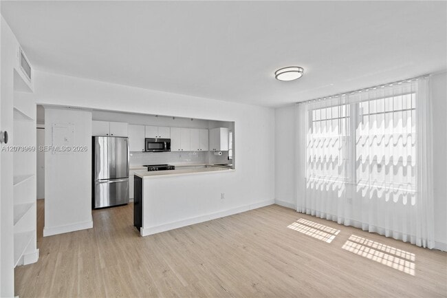 Building Photo - 9250 W Bay Harbor Dr