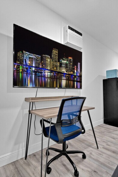 Building Photo - 2610 SW 31st Ave