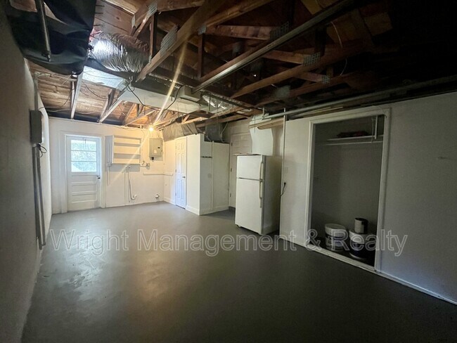 Building Photo - 5033 Farley Dr