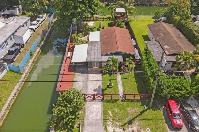 Building Photo - 7245 S Waterway Dr