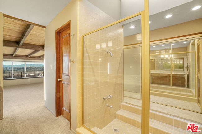Building Photo - 364 Pershing Dr
