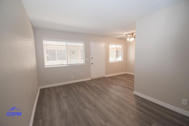 Interior Photo - 4060 Euclid North