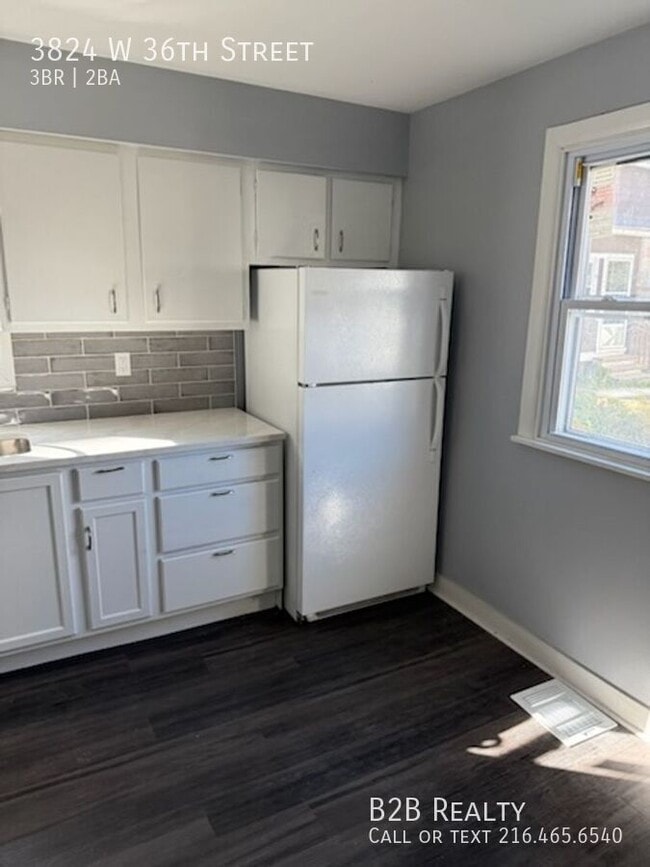 Building Photo - 3824 W 36th St