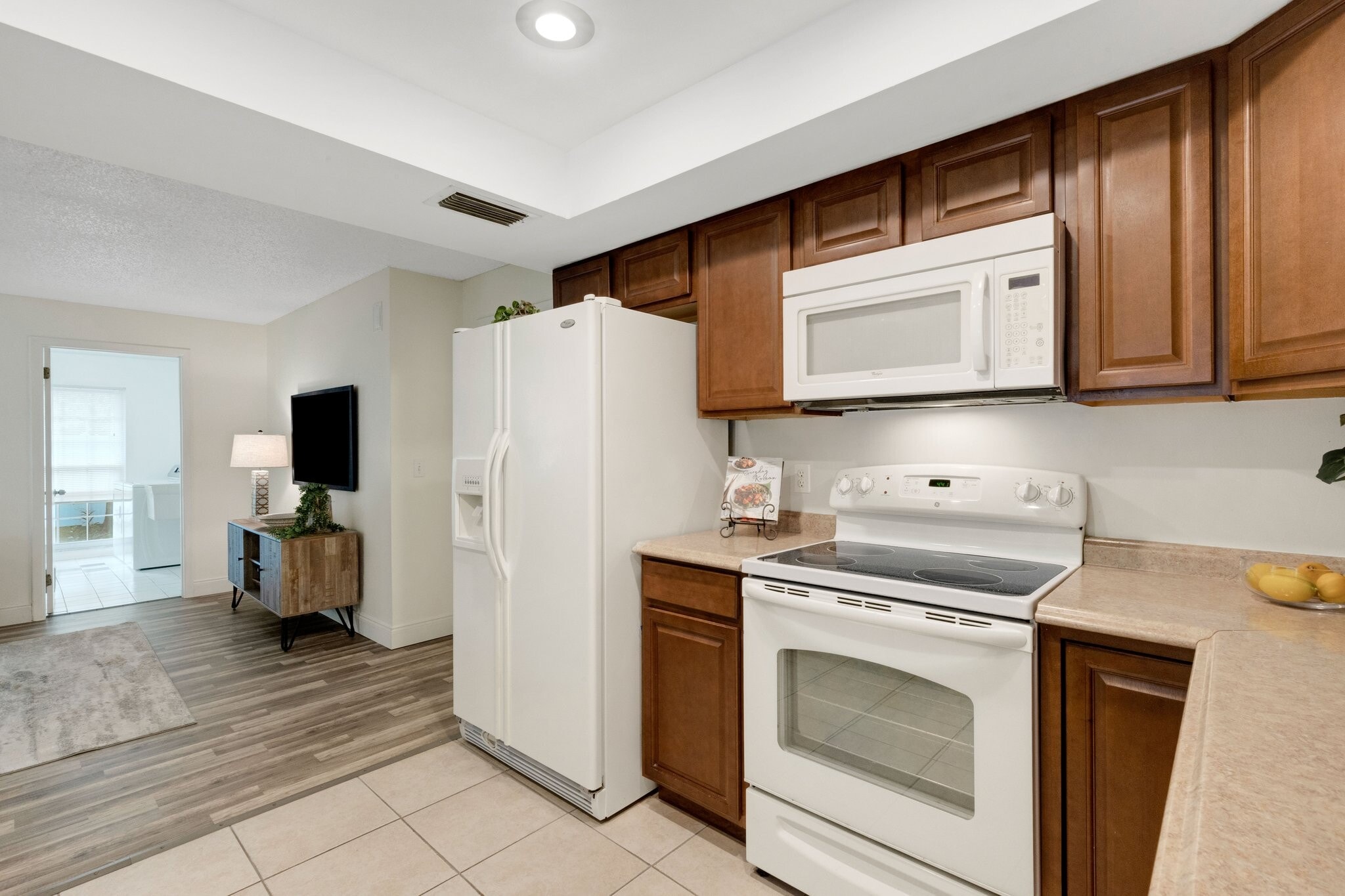 Building Photo - 1100 Pinellas Point Dr S