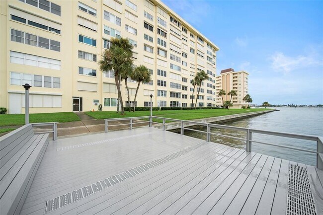Building Photo - 4725 Cove Cir