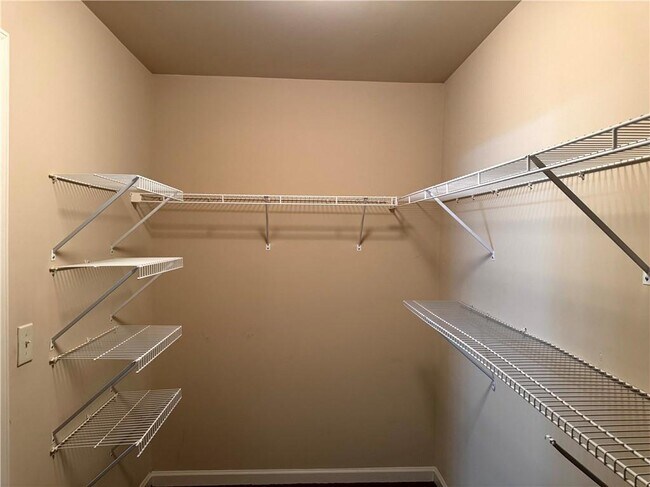 Building Photo - 3415 Pointe Vecchio Cir