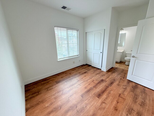 Building Photo - 1463 Trombetta St