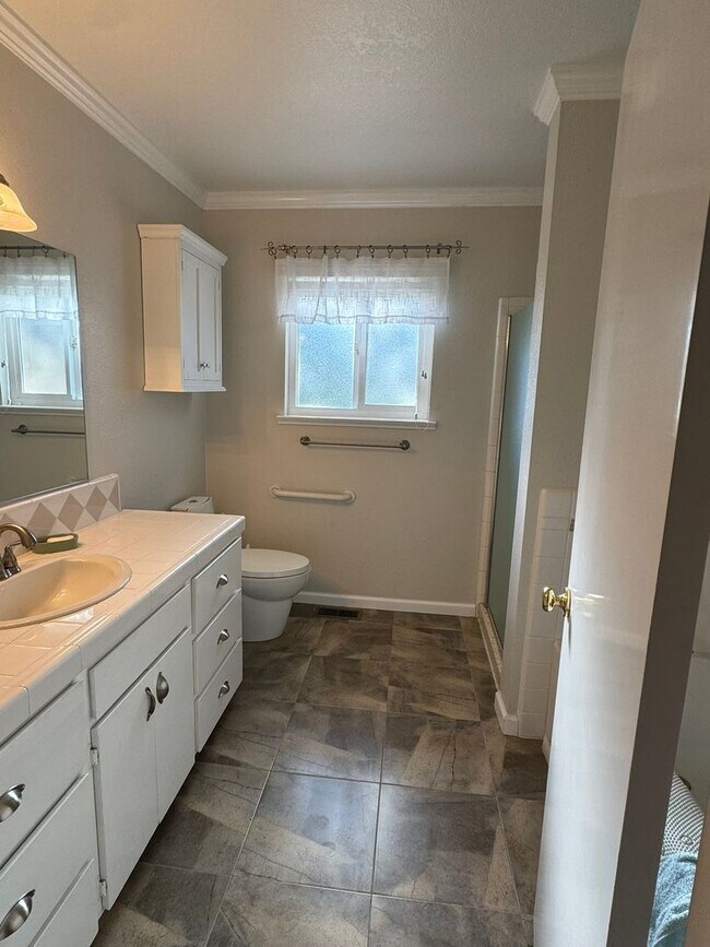 Building Photo - Beautiful Lake View Home for Rent in Lake of the Pines 3 Bed | 2 Bath | 1,775 Sq Ft