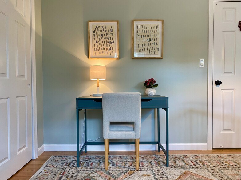 Desk in 2nd bedroom - 18 Central St
