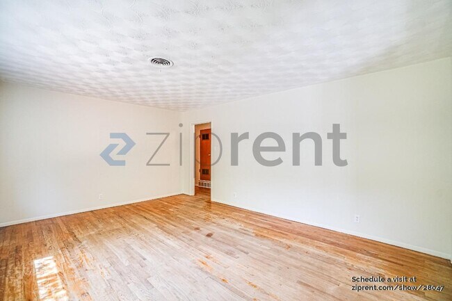 Building Photo - 1201 Ravenwood Dr