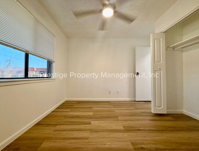 Building Photo - 6331 N Barcelona Ct